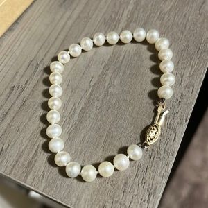 Pearl bracelet